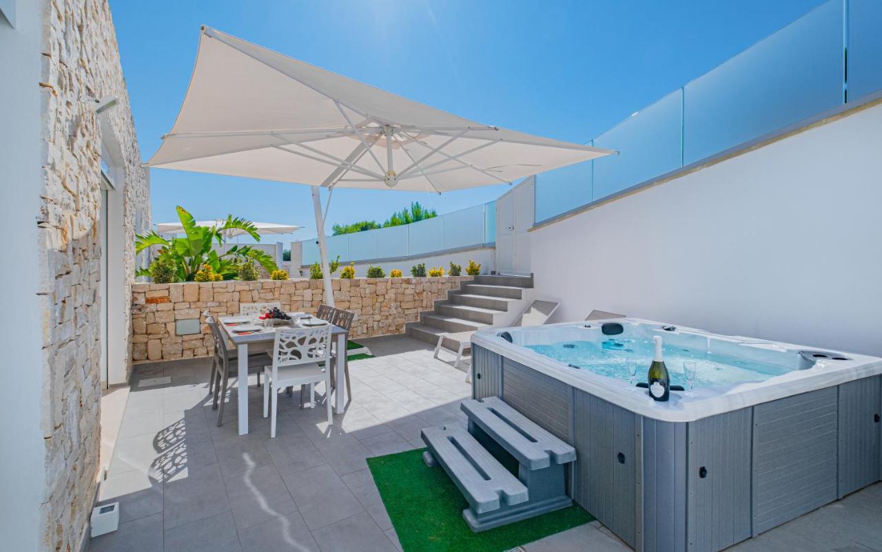 Jipirin - Private Jacuzzi Villas Castrignano del Capo Exterior photo